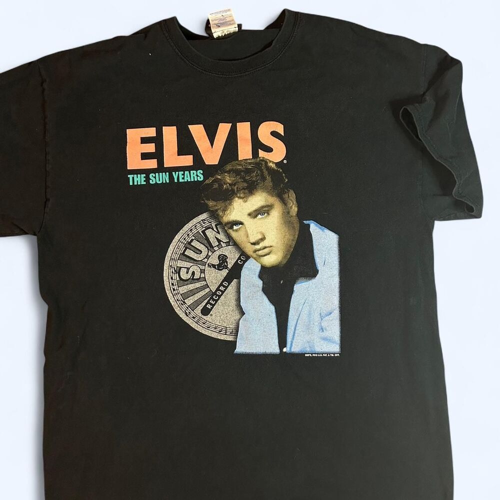 Graceland Men's Black T-shirt. Size Large